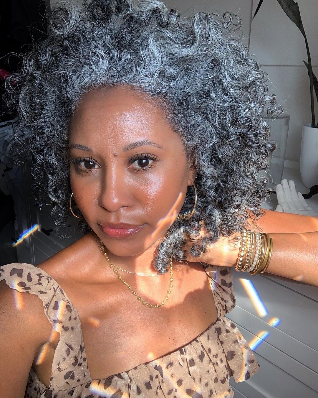 Transição Capilar para Grisalho: Dicas e Técnicas