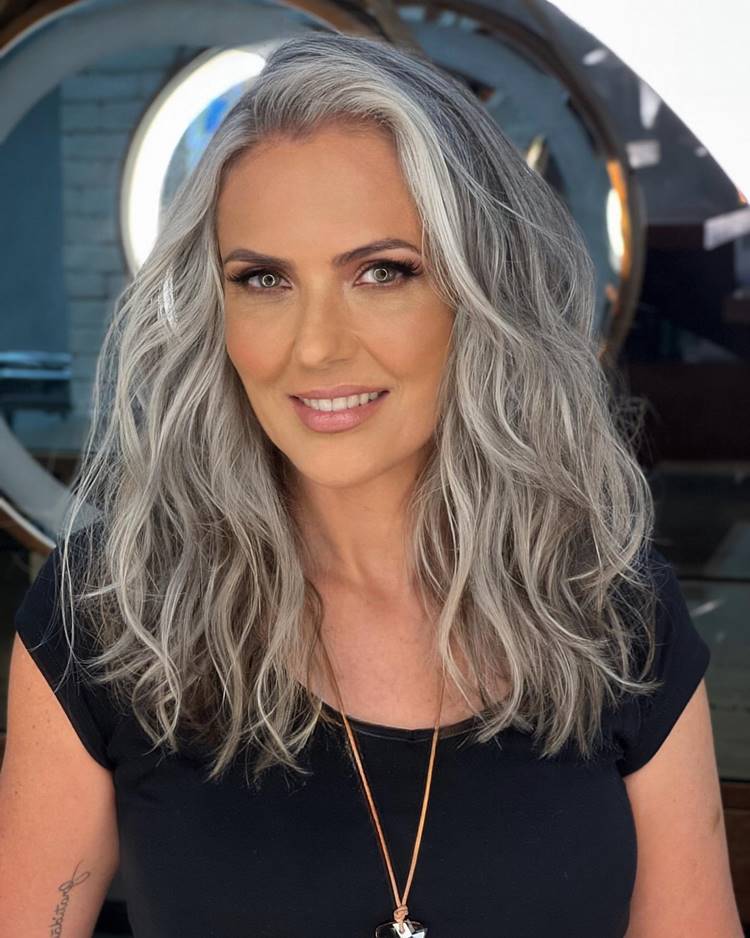 Transição Capilar para Grisalho: Dicas e Técnicas