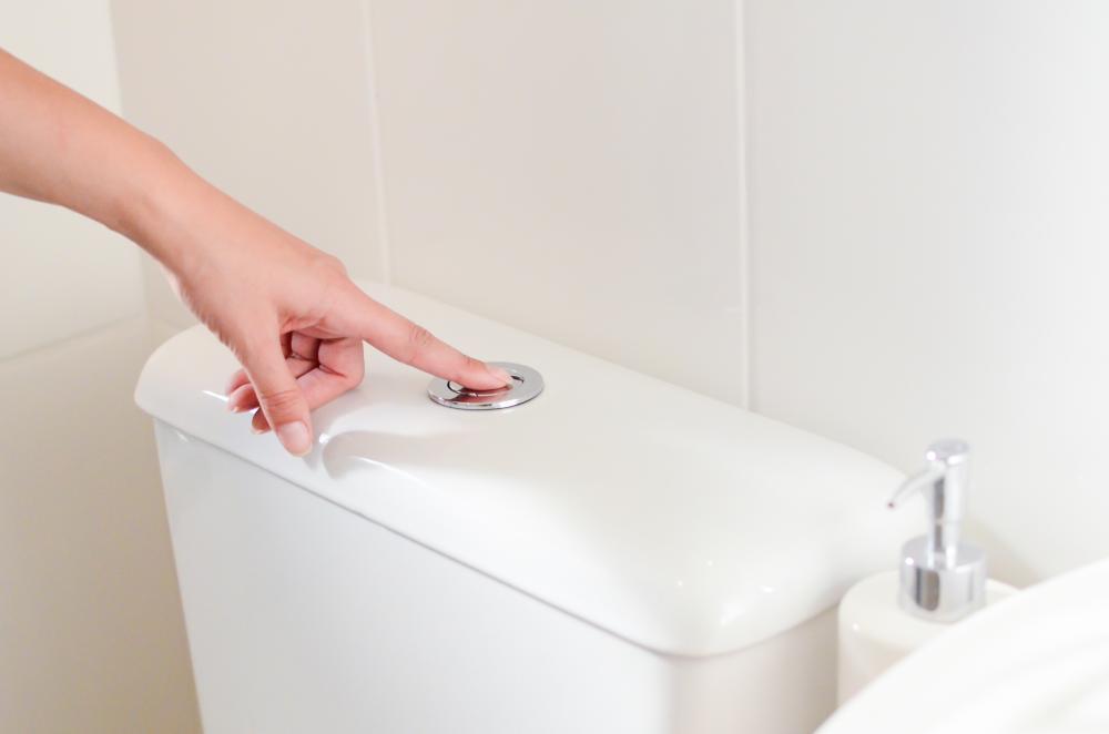 Pressão da água alta: Como um regulador pode salvar sua caixa acoplada