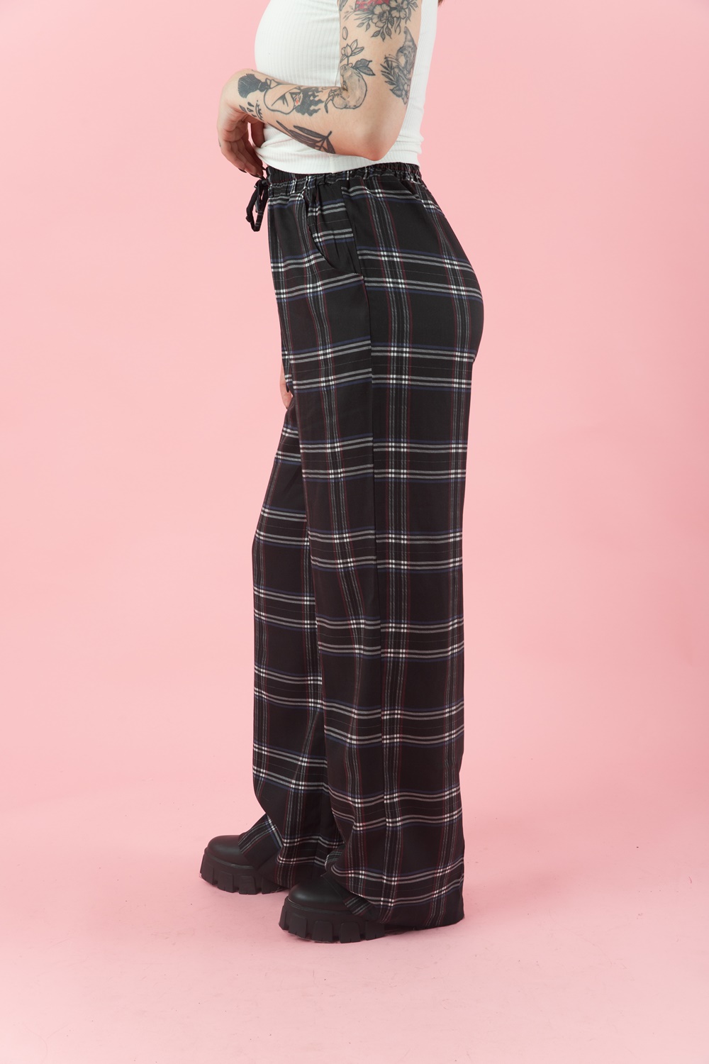 Calça Xadrez: 5 Maneiras de Usar no Street Style e Casual Chic