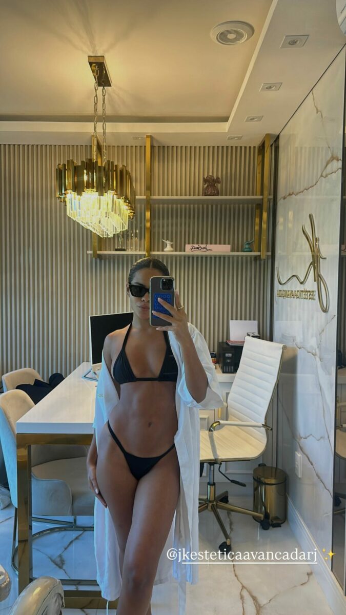 5 ideias de títulos:
1. Guia Completo: Como Escolher a Calcinha Fio Dental Transparente Perfeita
2. Renda vs. Tule: Qual Tecido de Calcinha Fio Dental Transparente é Ideal para Você?
3. Onde Comprar Calcinhas Fio Dental Transparentes: Melhores Lojas e Preços
4. Calcinhas Fio Dental Transparentes: Tendências e Estilos para Aumentar a Sensualidade
5. Conforto e Estilo: Descubra os Modelos de Calcinha Fio Dental Transparente com Regulagem