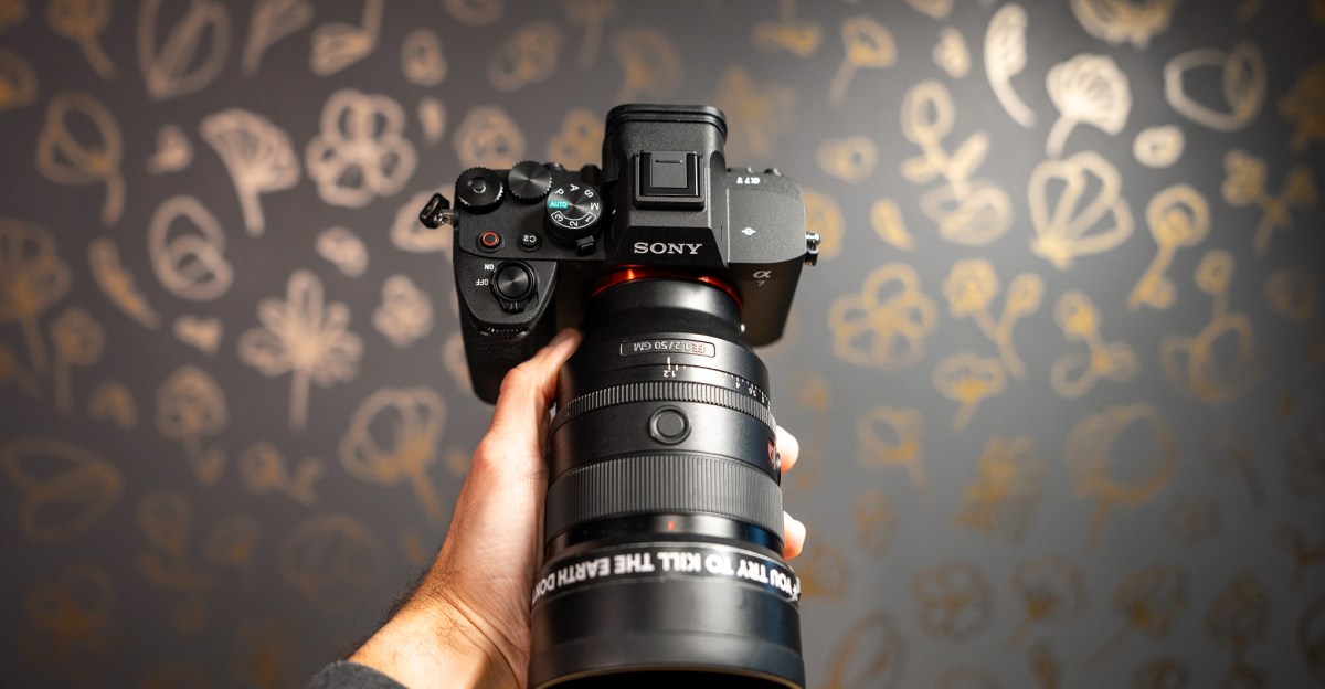 Como a Sony a7 V Reduz o Rolling Shutter com seu Sensor Empilhado