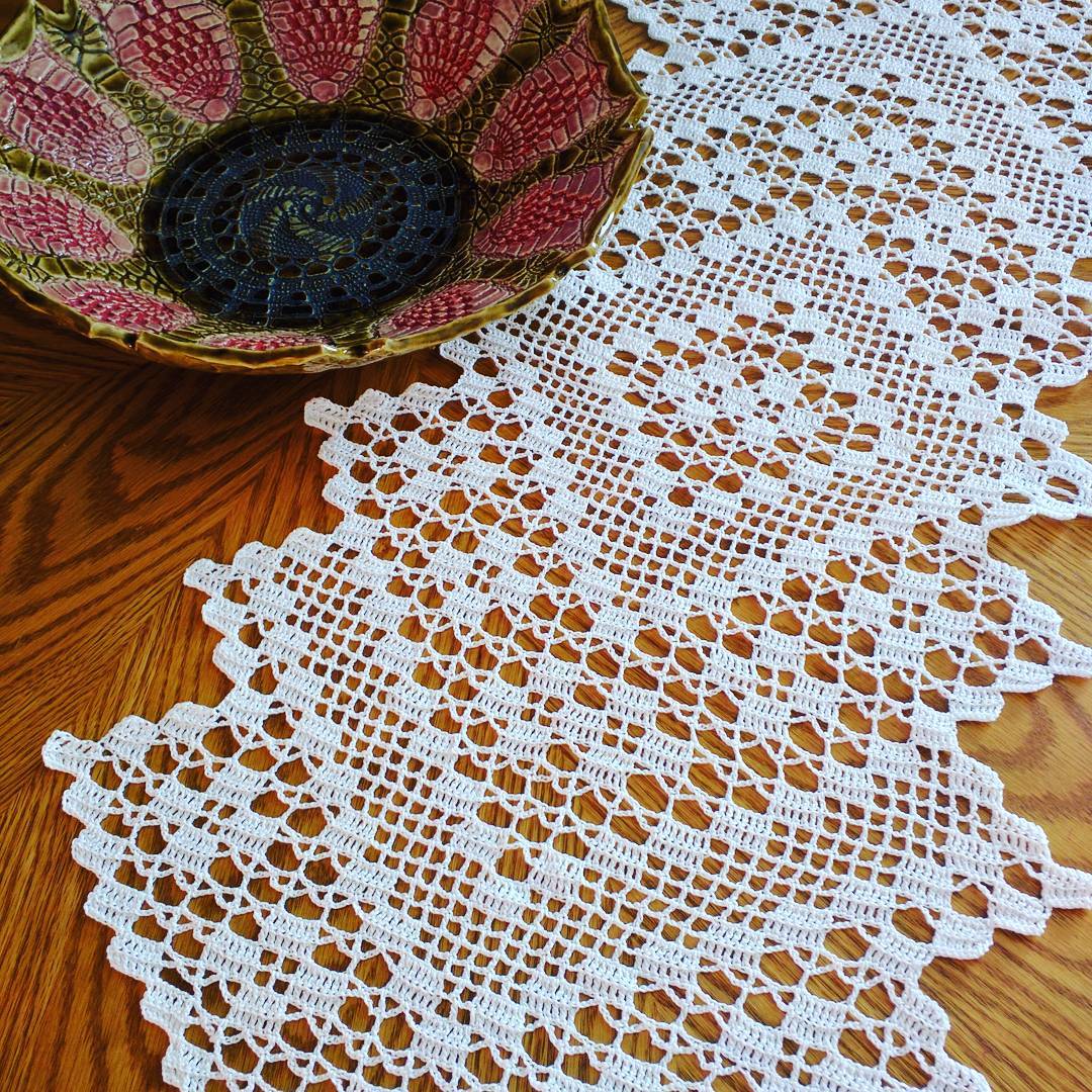 caminho de mesa de crochê novo