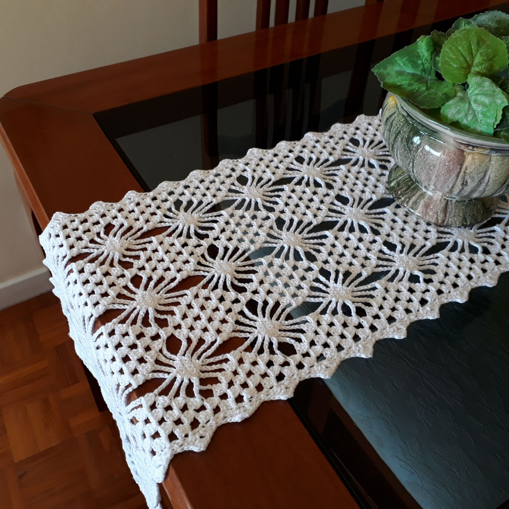 caminho de mesa de crochê novo
