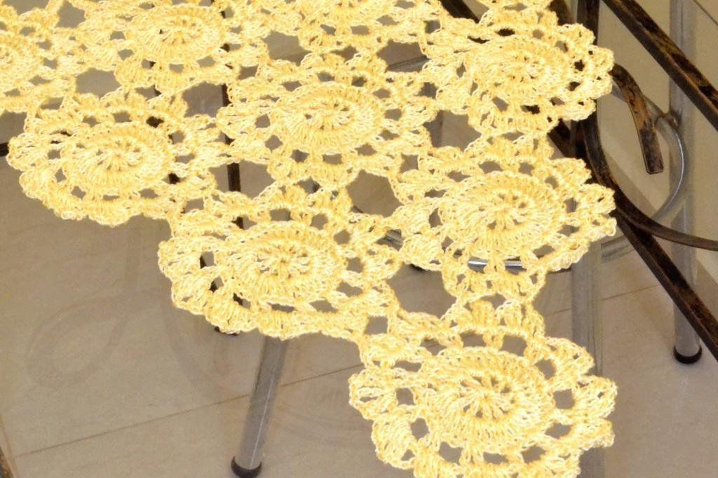 caminho de mesa de crochê novo