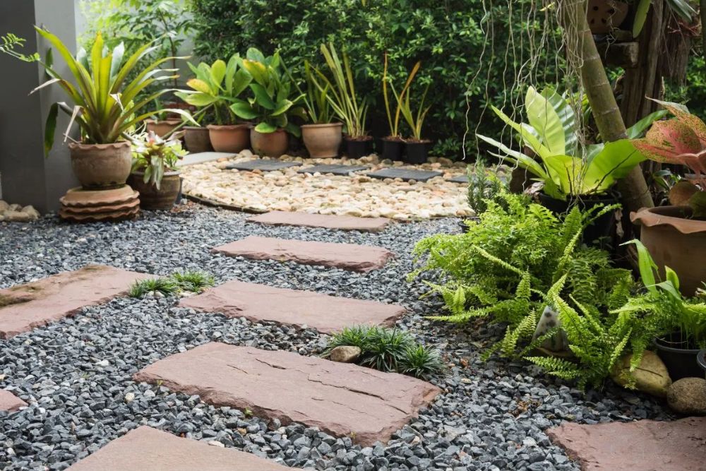 5 Ideias Criativas de Caminhos de Pedras para Pequenos Espaços