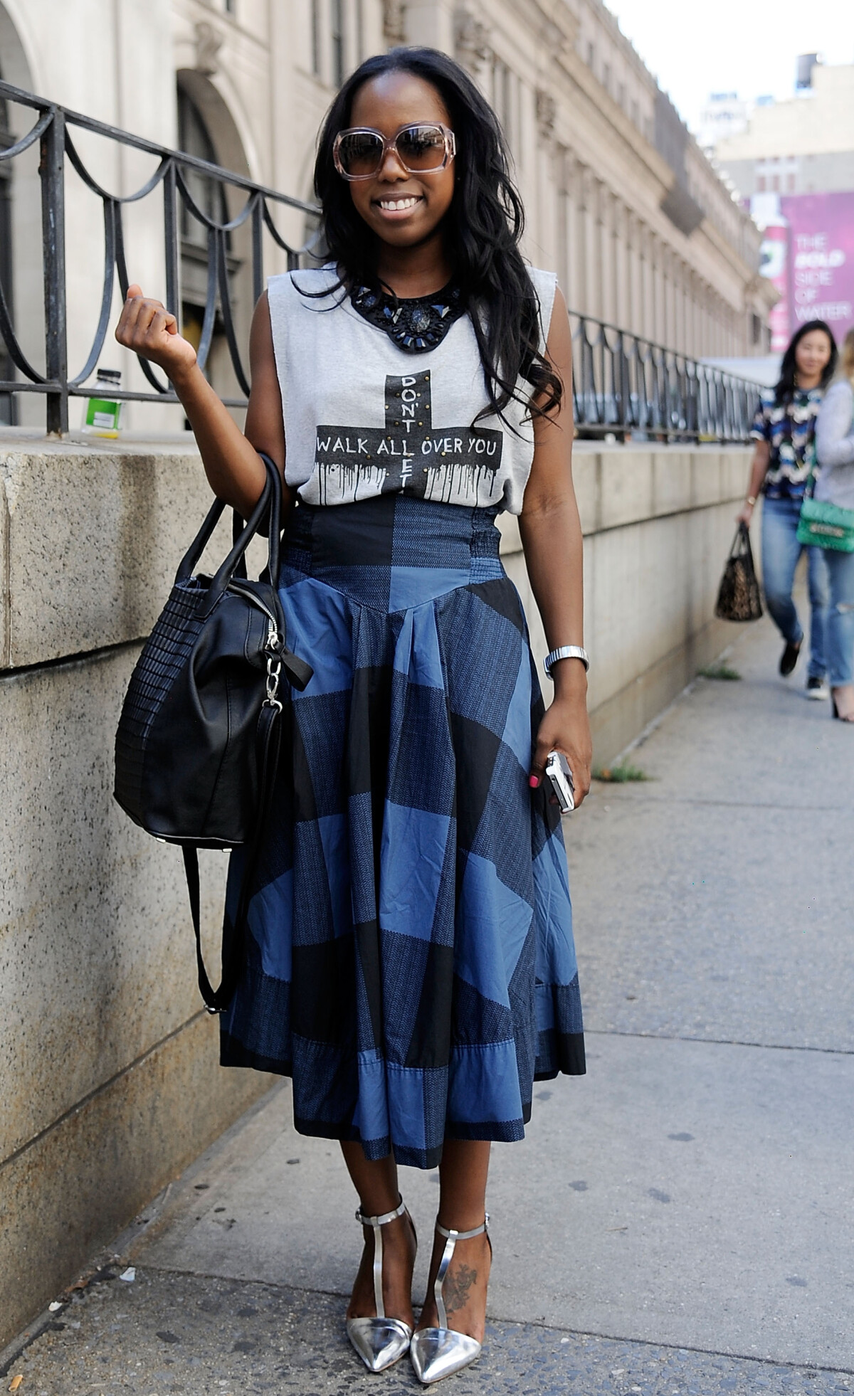 camiseta oversized feminina saia midi