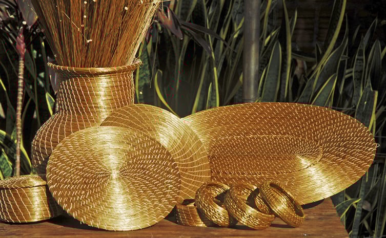 Combinações de cores para realçar a beleza do capim dourado na decoração