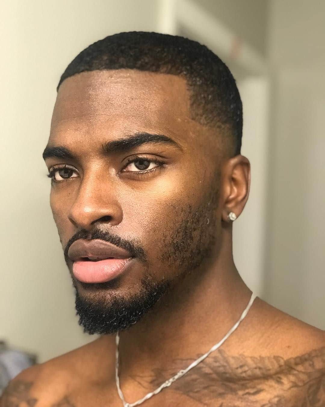 Cavanhaque Clássico vs. Moderno: Qual Estilo Combina Mais Com Você?