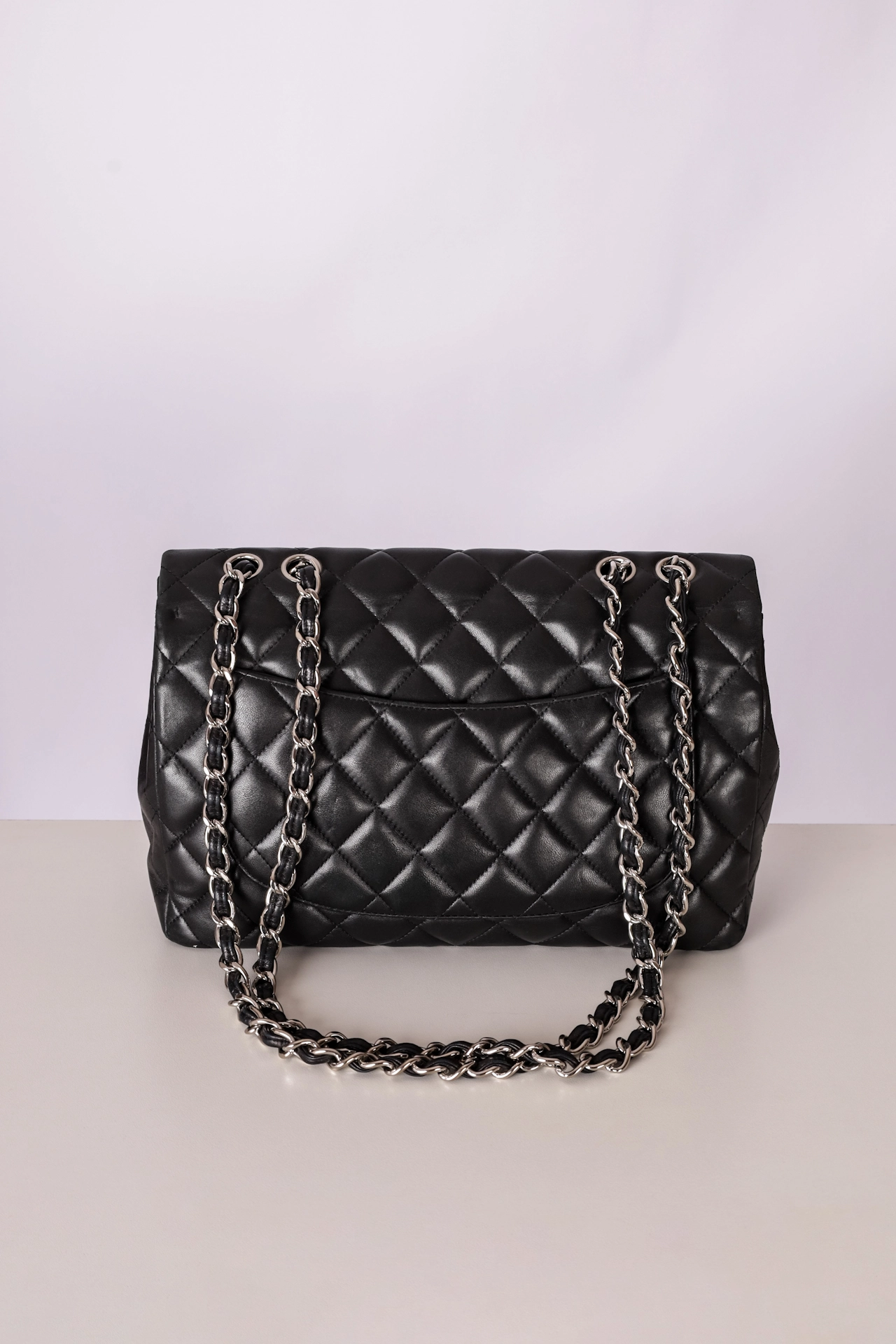 Chanel Vintage: Onde Encontrar e Como Cuidar da Sua Peça de Luxo