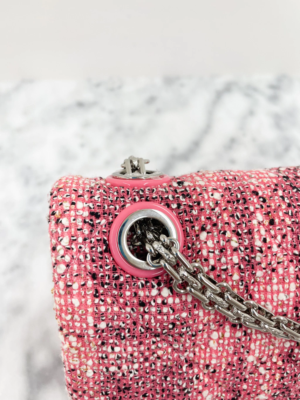 Bolsa Chanel Boy vs. Clássica: Qual Escolher para Seu Estilo?