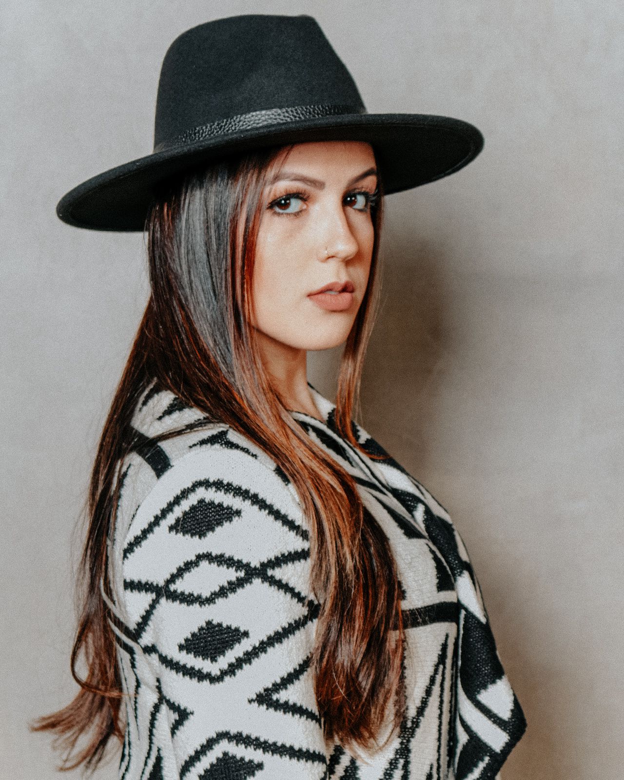 Chapéu Fedora: Como Usar e Combinar em Diferentes Ocasiões