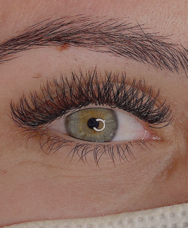 Guia Completo: Como Cuidar da sua Extensão de Cílios Volume Brasileiro