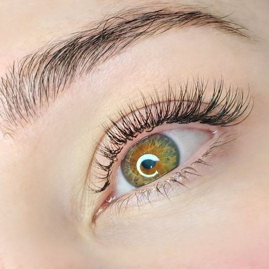Guia Completo: Como Cuidar da sua Extensão de Cílios Volume Brasileiro
