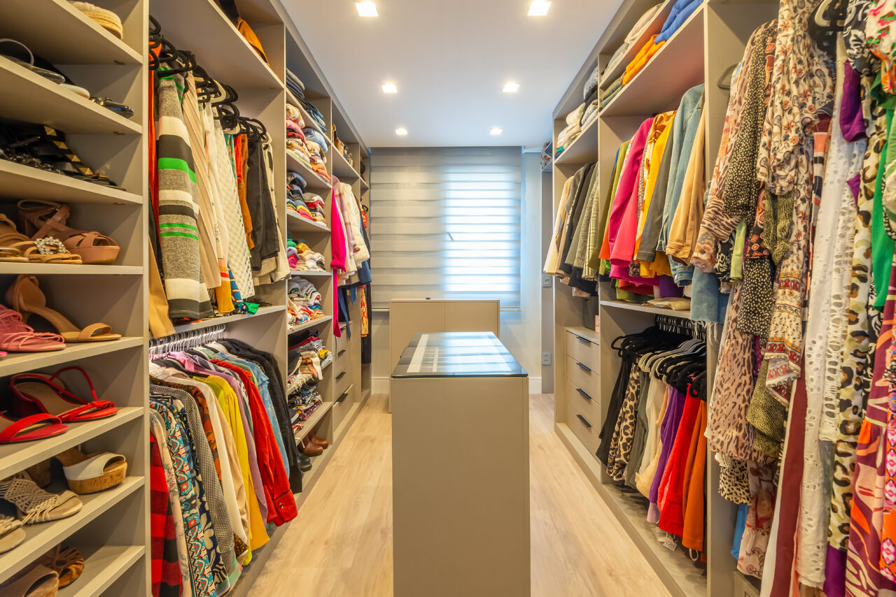 Quanto Custa um Closet Planejado? Detalhes sobre Materiais e Investimento