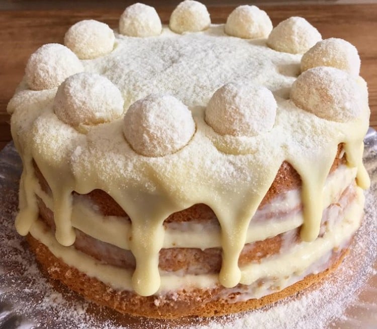 Receitas de Coberturas Clássicas e Estruturadas para Bolos de Festa