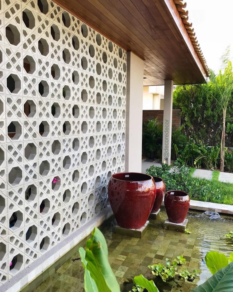 fachada de muro com cobogó