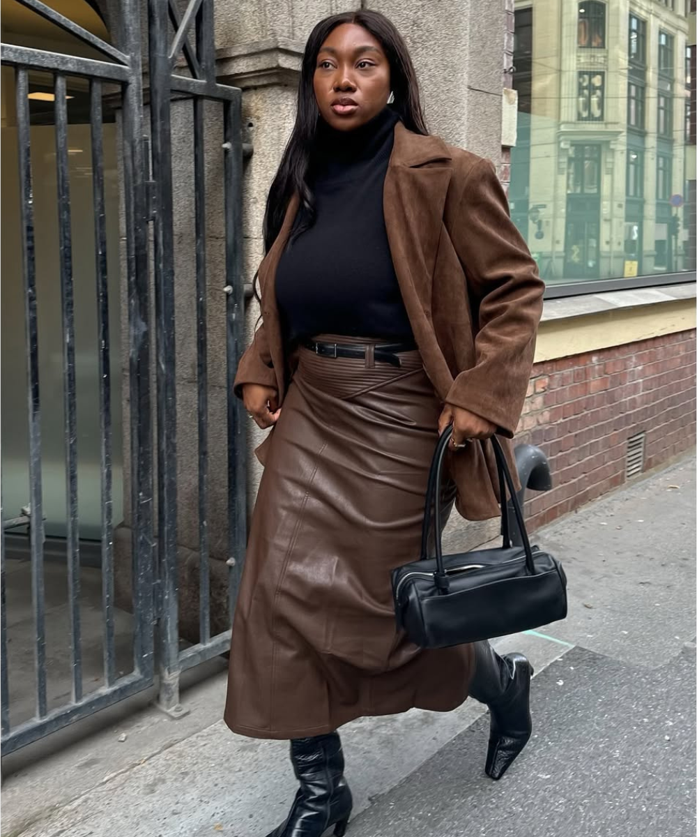 erros comuns combinar saia couro marrom bota cano alto