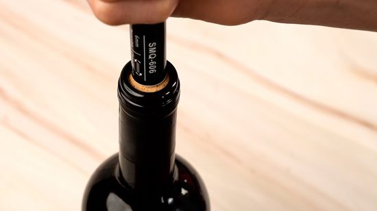 Nunca Mais Fique Sem Vinho: Aprenda a Abrir Garrafas Com Objetos Comuns