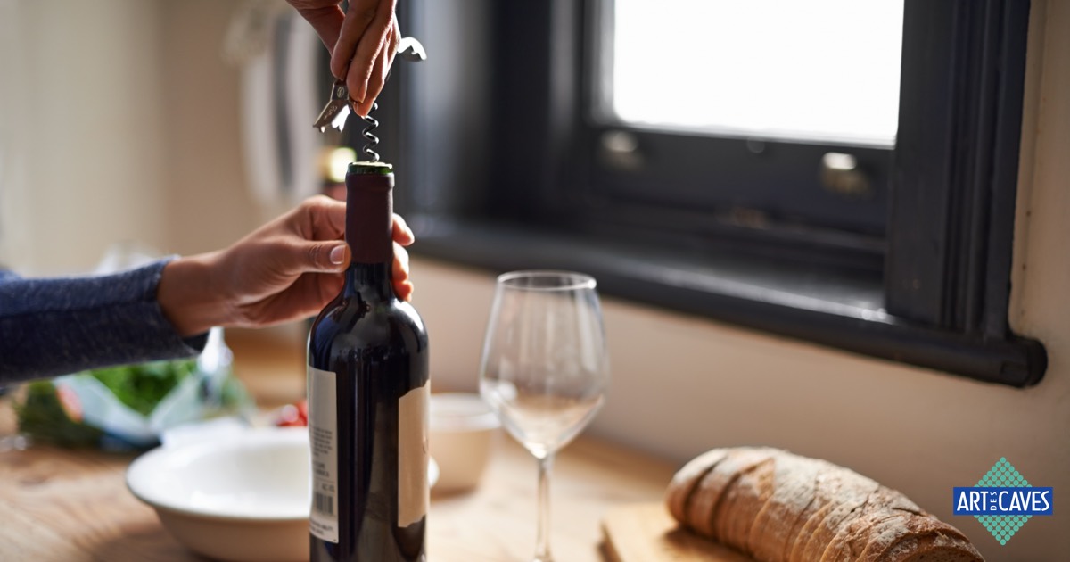 Desespero na Hora do Vinho? 6 Métodos Criativos para Abrir Garrafas Sem Abridor