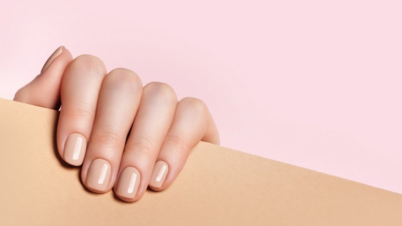 como aplicar esmalte gel nude em casa
