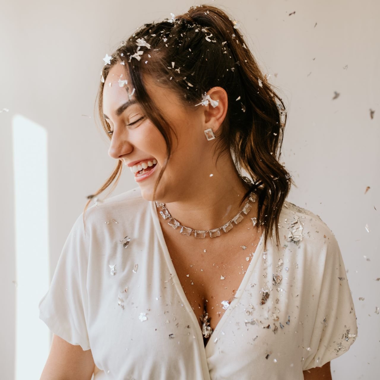 como usar cinto maximalista dourado em vestido de reveillon