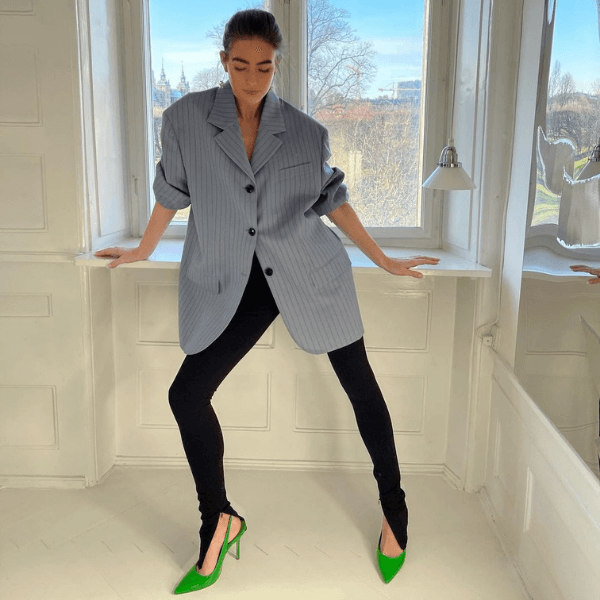 ideias de looks com blazer oversized e legging preta