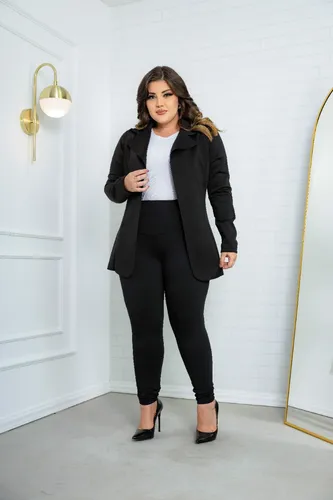 ideias de looks com blazer oversized e legging preta