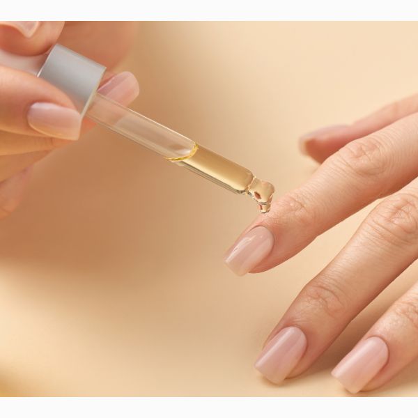 Desvendando o Pantenol: Por Que Ele é Essencial para Suas Cutículas