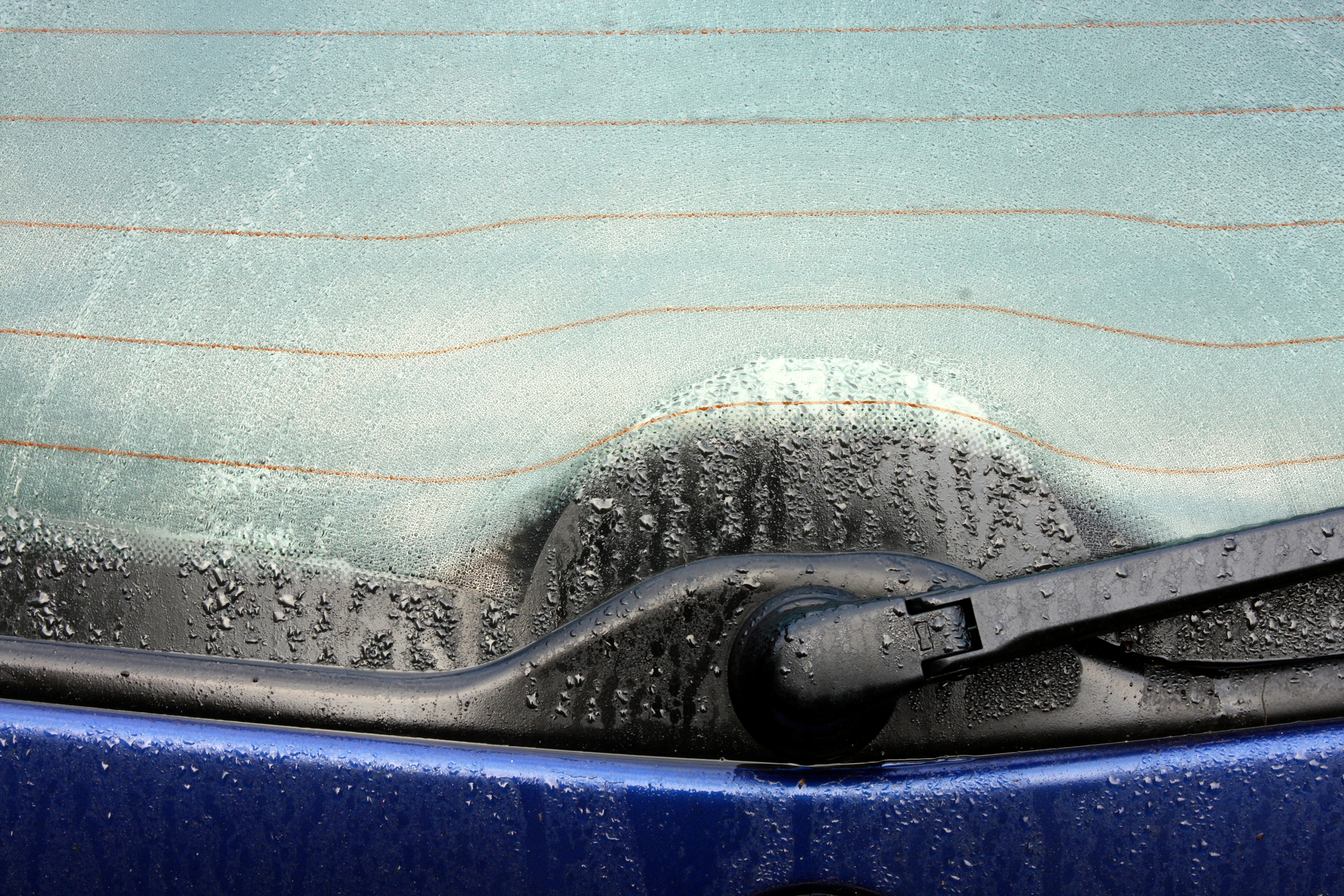 Mitos e verdades sobre usar ar quente ou frio para desembaçar o carro