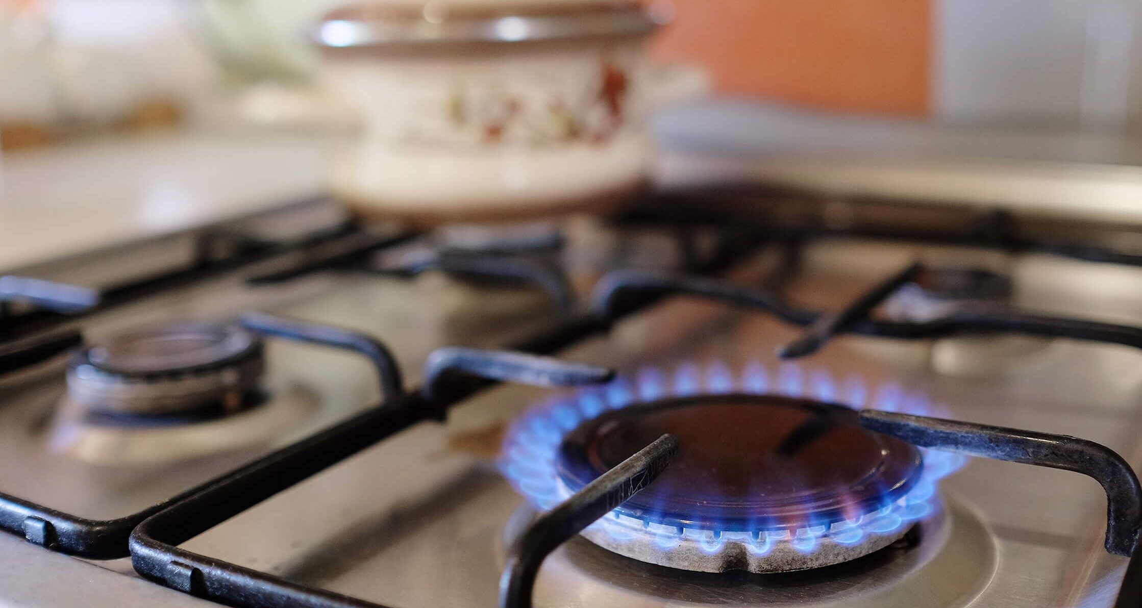 Guia completo: Como limpar os queimadores do fogão para economizar gás