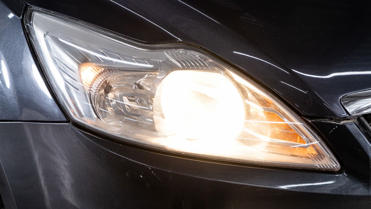 Lentes Antirreflexo vs. Lentes Night Drive: Qual a Melhor Escolha para Dirigir?