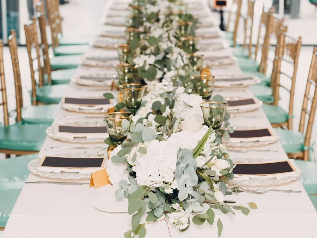 erros comuns arranjo mesa casamento verde oliva