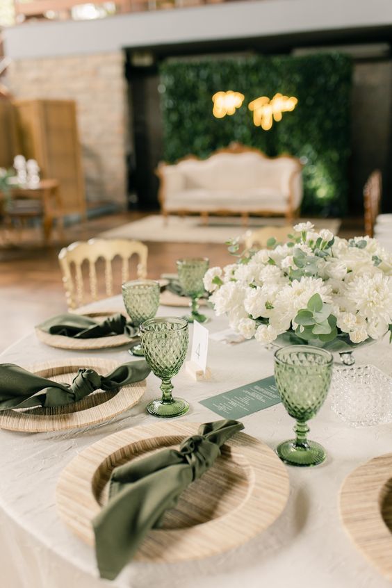 ideias arranjo mesa casamento verde oliva