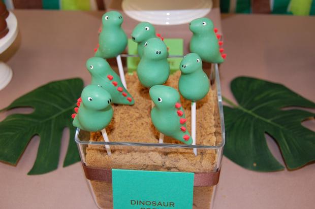 Ovos gigantes para festa de dinossauros