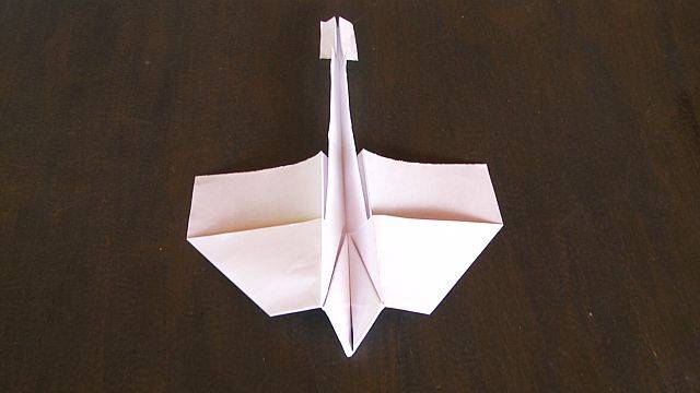 como fazer um avião de papel