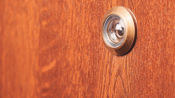 Dicas de Segurança: O que Você Precisa Saber Antes de Instalar um Olho Mágico Digital em Condomínio