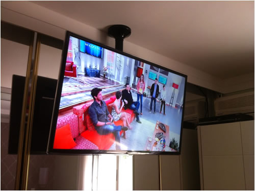 Segurança em Primeiro Lugar: Como Evitar Acidentes na Instalação da TV no Painel