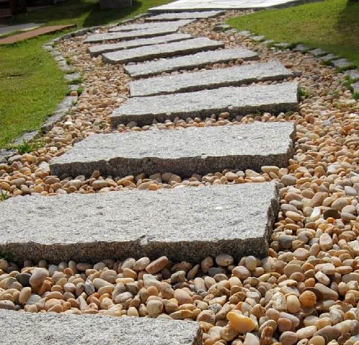 como fazer caminho de pedras no jardim