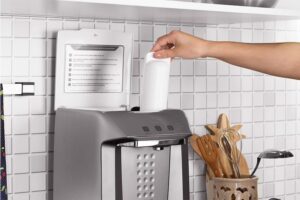 Manutenção Essencial: Como Limpar e Trocar o Refil do seu Purificador