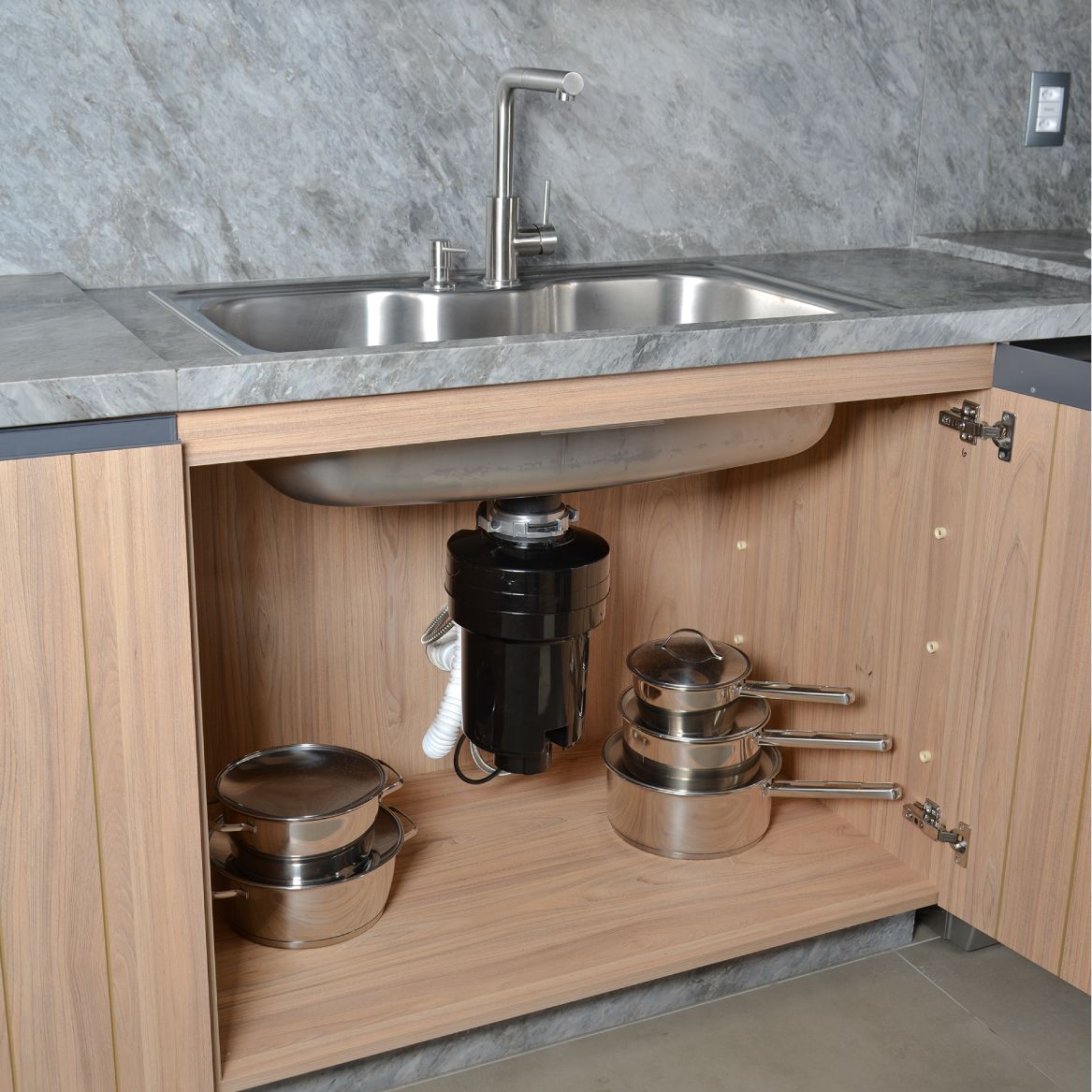 Comparativo de modelos: Tramontina vs. Franke vs. InSinkErator para sua pia