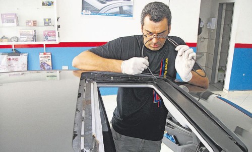 como limpar o teto solar do carro