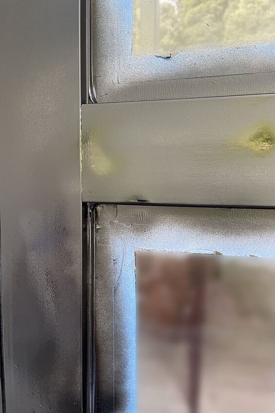 como pintar janelas de metal