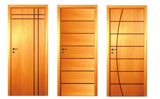 Pincel vs. Rolo: Qual a Melhor Ferramenta para Pintar Portas de Madeira?