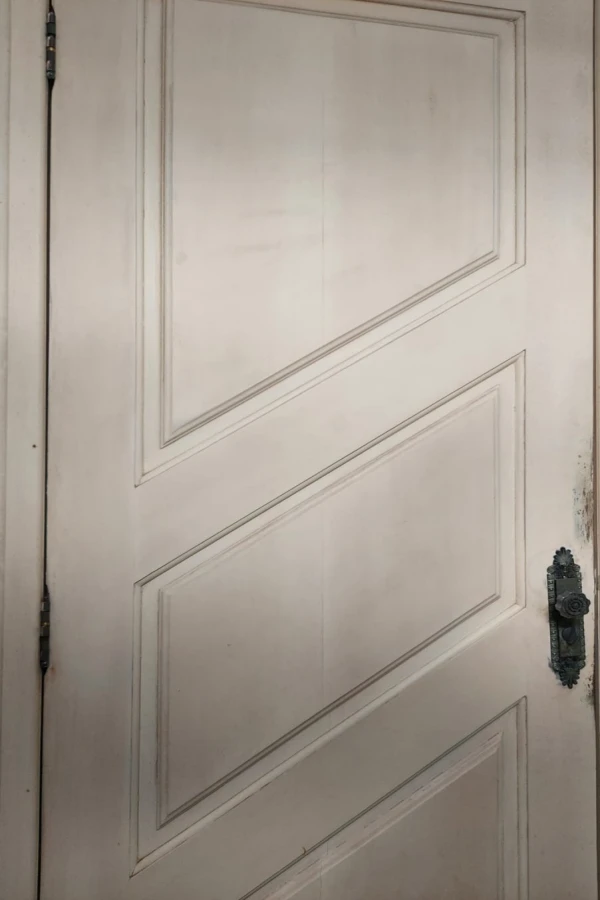 como pintar uma porta de madeira