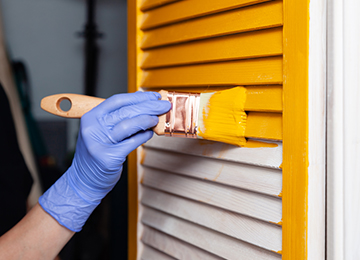 Guia Completo: Escolhendo a Tinta Ideal para Sua Porta de Madeira