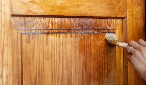 Fundo Preparador: Quando e Como Usar em Portas de Madeira Novas ou Antigas