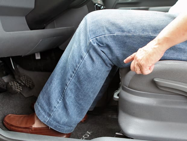 Sinais de que seu banco de carro está mal ajustado e como corrigir