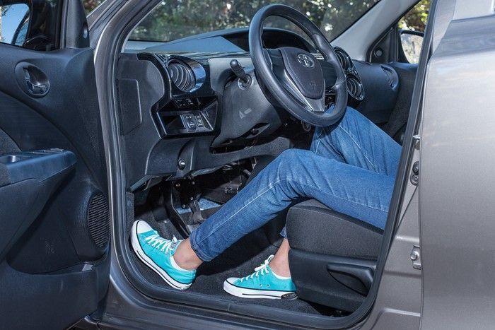 Como ajustar os espelhos retrovisores para eliminar pontos cegos