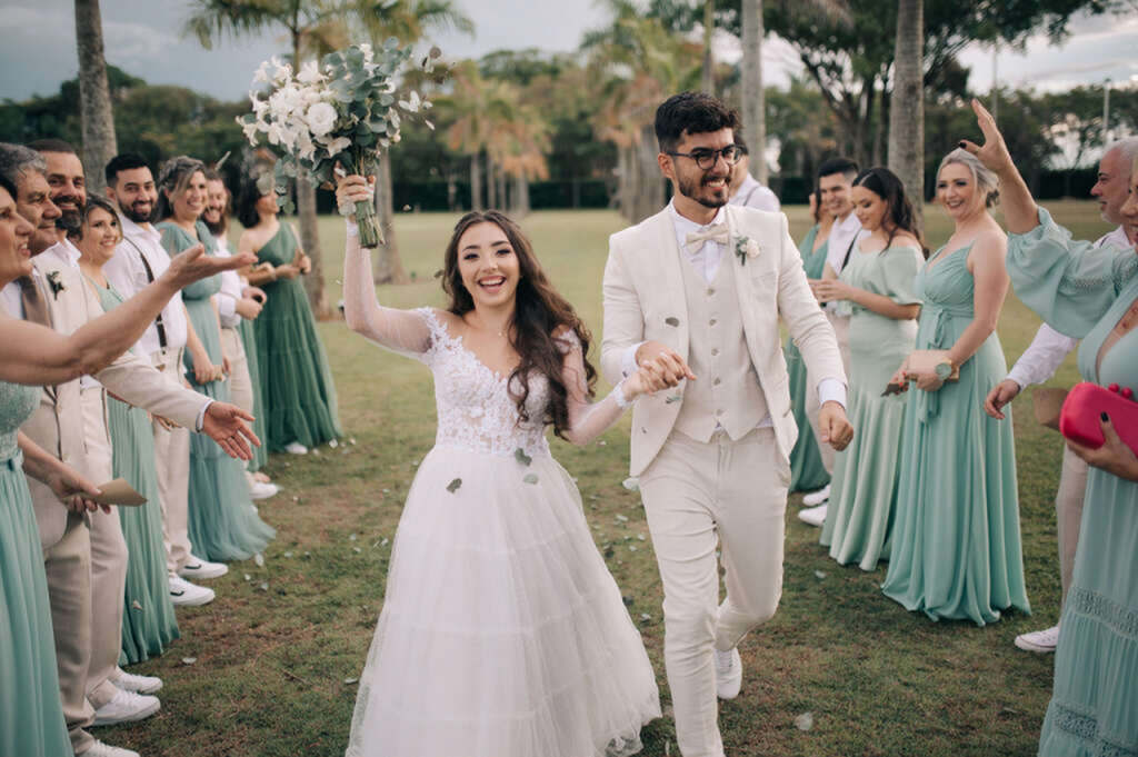 5 ideias de títulos:
1. Guia Definitivo: Como Escolher o Look Perfeito para Cada Tipo de Casamento
2. Casamento à Noite vs. Casamento de Dia: Dicas Essenciais de Estilo
3. Erros Comuns ao se Vestir para Casamentos: O Que Evitar a Todo Custo
4. Moda Masculina para Casamentos: Do Terno Clássico ao Esporte Fino
5. Casamentos na Praia e no Campo: Looks Ideais para Conforto e Elegância